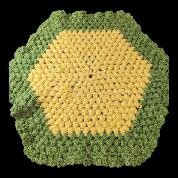 Vintage Crocheted Green And Yellow Hexagon Medium Thick Doily Placemat Handmade - Picture 2 of 5